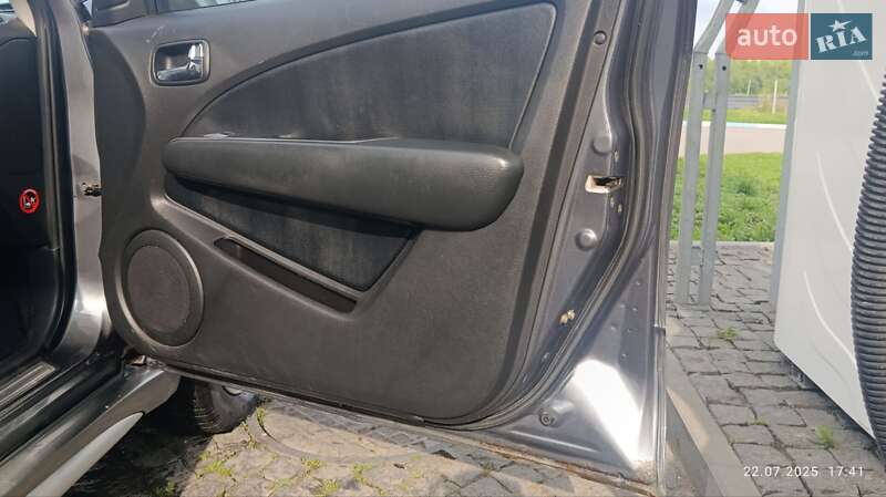 Внедорожник / Кроссовер Mitsubishi Outlander 2006 в Хмельницком фото 6 Внедорожник / Кроссовер Mitsubishi Outlander 2006 в Хмельницком