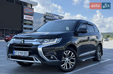 Внедорожник / Кроссовер Mitsubishi Outlander 2017 в Киеве