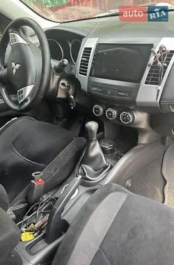 Позашляховик / Кросовер Mitsubishi Outlander 2010 в Ізюмі