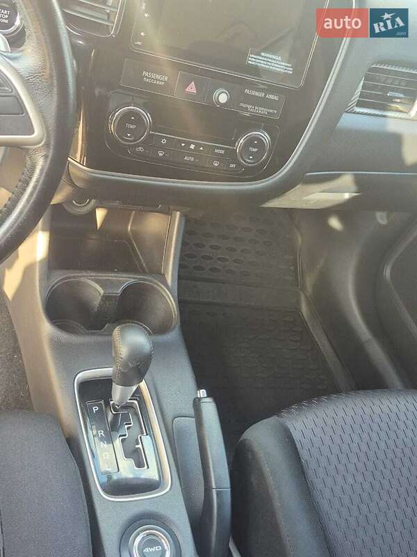 Внедорожник / Кроссовер Mitsubishi Outlander 2012 в Киеве
