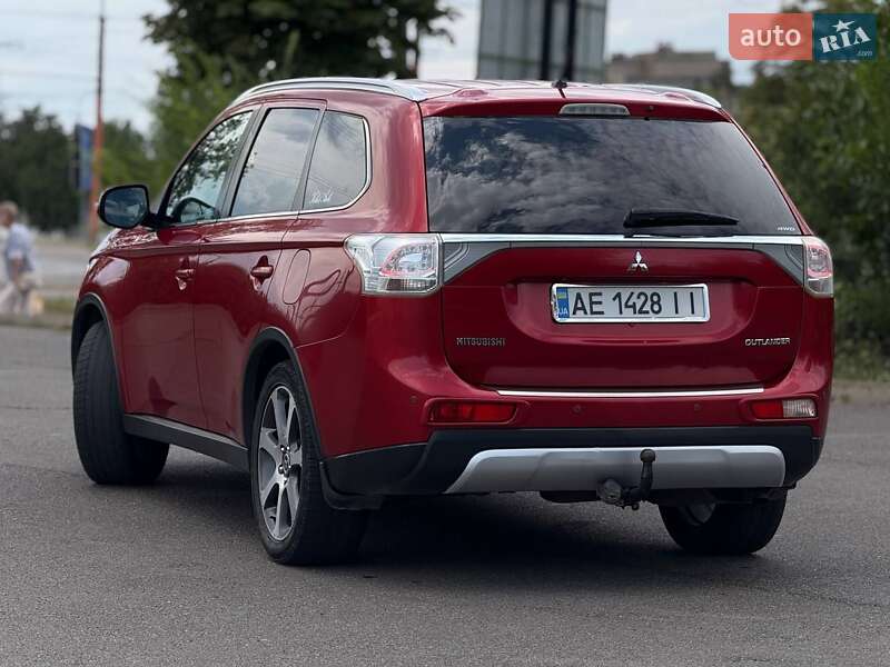 Внедорожник / Кроссовер Mitsubishi Outlander 2014 в Кривом Роге