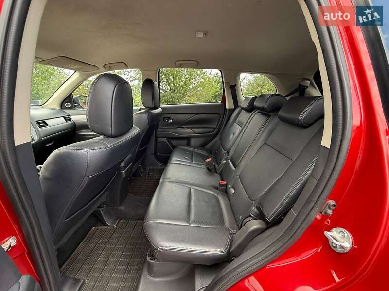 Внедорожник / Кроссовер Mitsubishi Outlander 2014 в Кривом Роге
