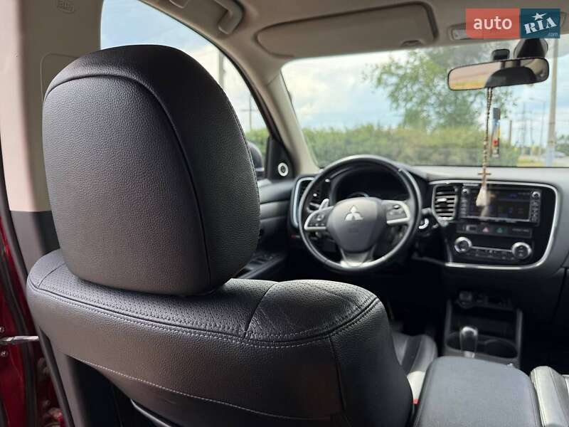 Внедорожник / Кроссовер Mitsubishi Outlander 2014 в Кривом Роге
