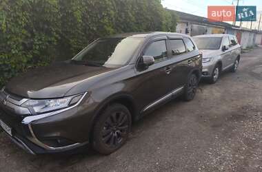 Mitsubishi Outlander 2021