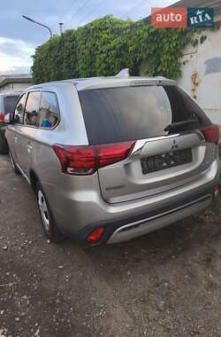 Внедорожник / Кроссовер Mitsubishi Outlander 2021 в 