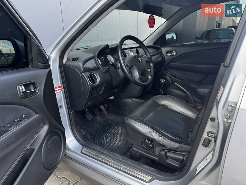 Внедорожник / Кроссовер Mitsubishi Outlander 2003 в Киеве