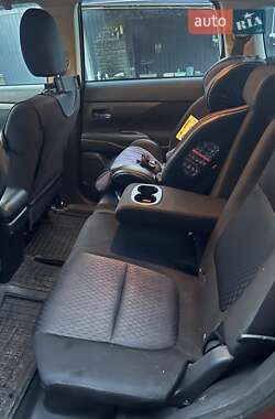 Позашляховик / Кросовер Mitsubishi Outlander 2013 в 