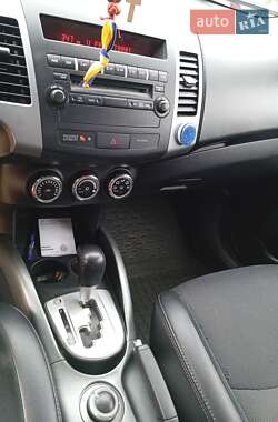 Внедорожник / Кроссовер Mitsubishi Outlander 2013 в 