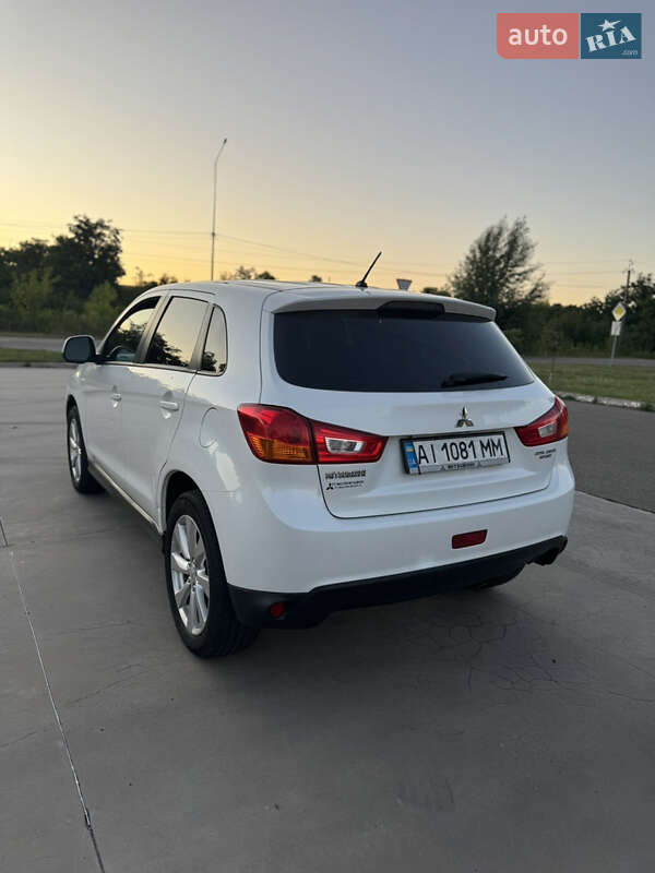 Внедорожник / Кроссовер Mitsubishi Outlander 2015 в Вышгороде