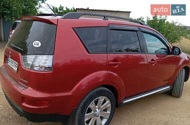 Внедорожник / Кроссовер Mitsubishi Outlander 2013 в 