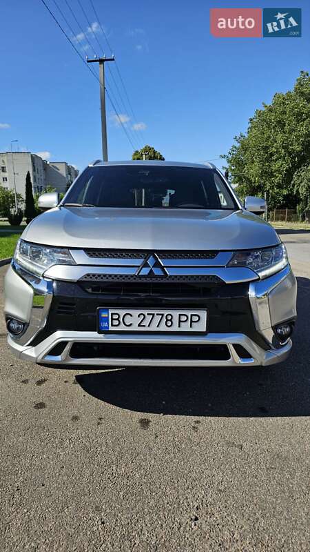 Mitsubishi Outlander 2021