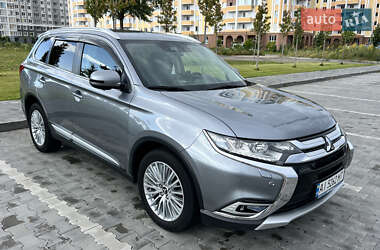 Внедорожник / Кроссовер Mitsubishi Outlander 2016 в Ирпене