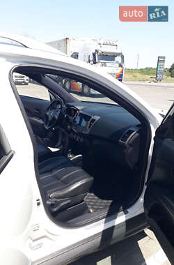 Внедорожник / Кроссовер Mitsubishi Outlander 2010 в 