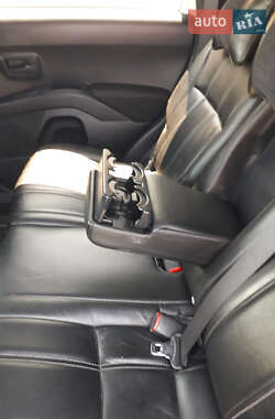 Внедорожник / Кроссовер Mitsubishi Outlander 2010 в 