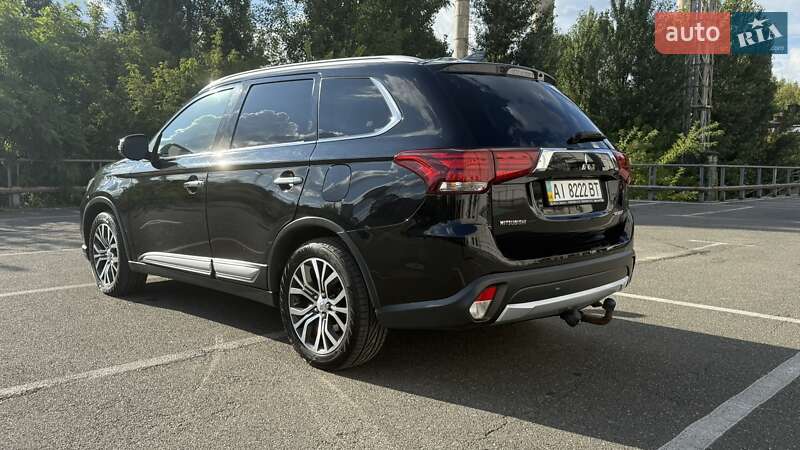 Внедорожник / Кроссовер Mitsubishi Outlander 2016 в Киеве
