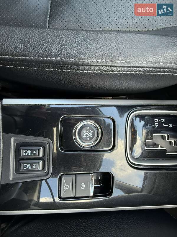 Внедорожник / Кроссовер Mitsubishi Outlander 2016 в Киеве