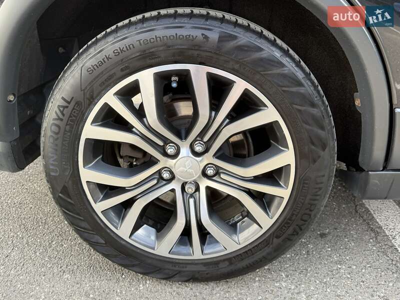 Внедорожник / Кроссовер Mitsubishi Outlander 2016 в Киеве