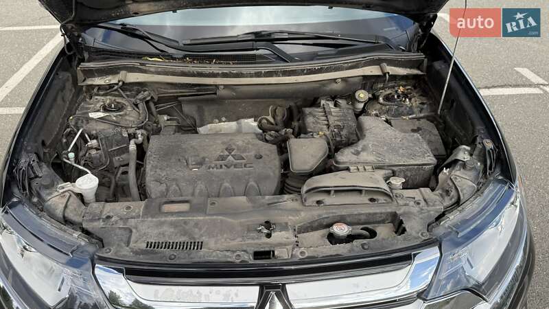 Внедорожник / Кроссовер Mitsubishi Outlander 2016 в Киеве