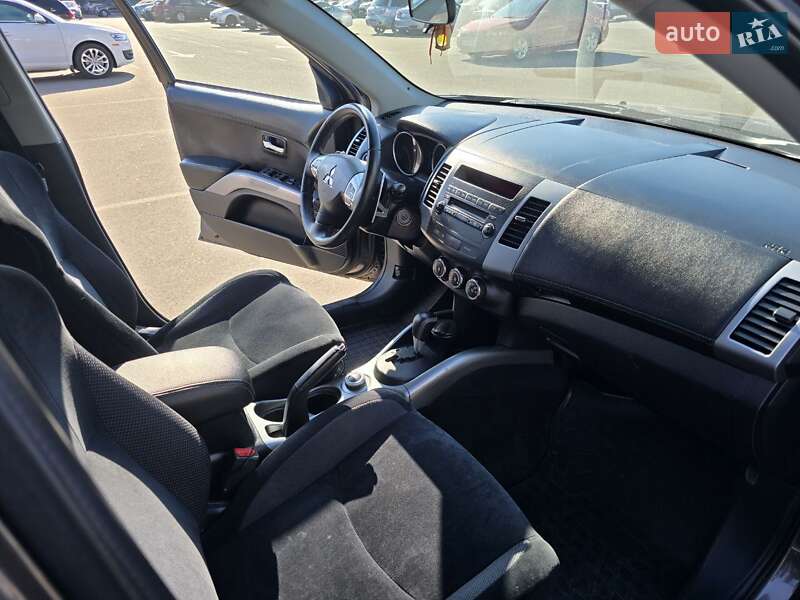 Позашляховик / Кросовер Mitsubishi Outlander 2012 в Києві