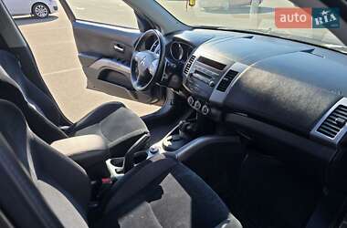 Внедорожник / Кроссовер Mitsubishi Outlander 2012 в 