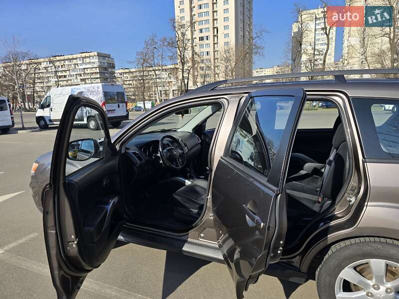Позашляховик / Кросовер Mitsubishi Outlander 2012 в Києві
