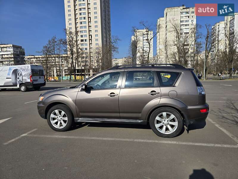 Позашляховик / Кросовер Mitsubishi Outlander 2012 в Києві