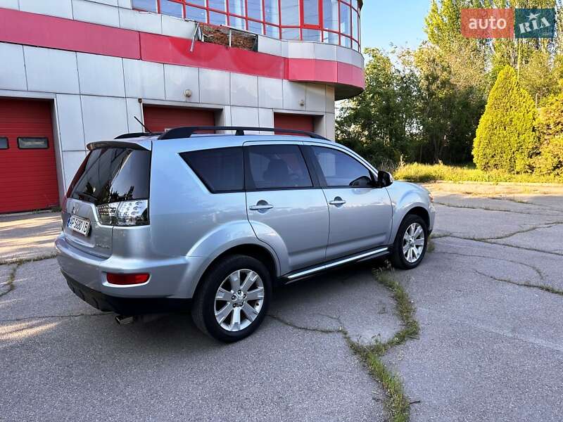 Внедорожник / Кроссовер Mitsubishi Outlander 2013 в Запорожье