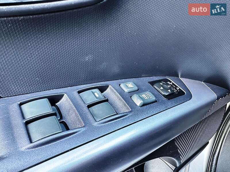 Внедорожник / Кроссовер Mitsubishi Outlander 2013 в Запорожье