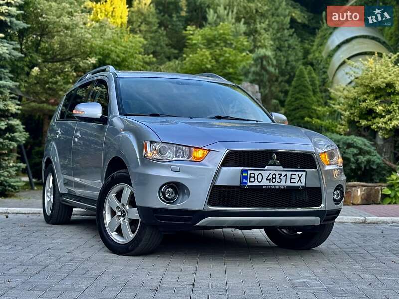 Внедорожник / Кроссовер Mitsubishi Outlander 2009 в 