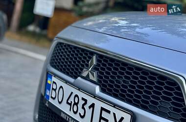 Внедорожник / Кроссовер Mitsubishi Outlander 2009 в 