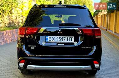Внедорожник / Кроссовер Mitsubishi Outlander 2016 в 