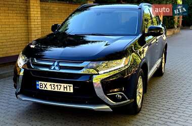 Внедорожник / Кроссовер Mitsubishi Outlander 2016 в 