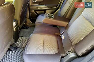 Внедорожник / Кроссовер Mitsubishi Outlander 2016 в 