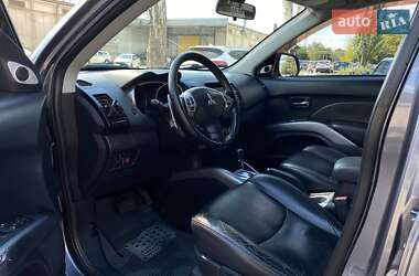 Внедорожник / Кроссовер Mitsubishi Outlander 2009 в 