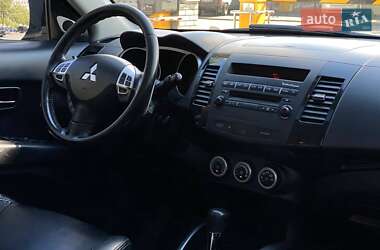 Внедорожник / Кроссовер Mitsubishi Outlander 2009 в 