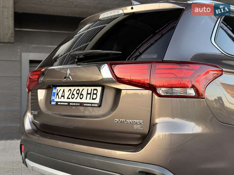 Внедорожник / Кроссовер Mitsubishi Outlander 2017 в Киеве