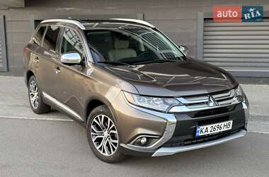 Внедорожник / Кроссовер Mitsubishi Outlander 2017 в Киеве