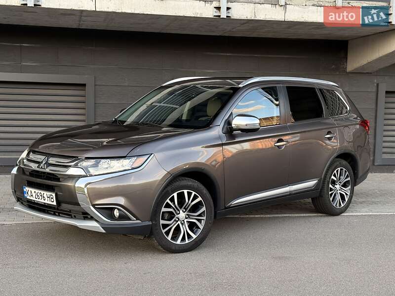 Внедорожник / Кроссовер Mitsubishi Outlander 2017 в Киеве