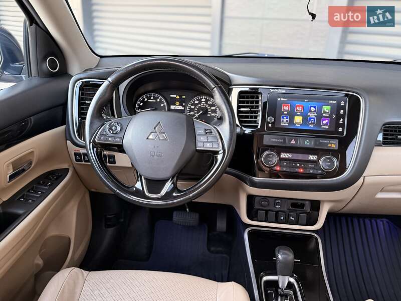 Внедорожник / Кроссовер Mitsubishi Outlander 2017 в Киеве