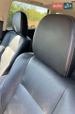 Внедорожник / Кроссовер Mitsubishi Outlander 2014 в 
