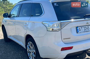 Внедорожник / Кроссовер Mitsubishi Outlander 2014 в 