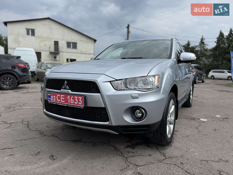 Внедорожник / Кроссовер Mitsubishi Outlander 2010 в Дубно