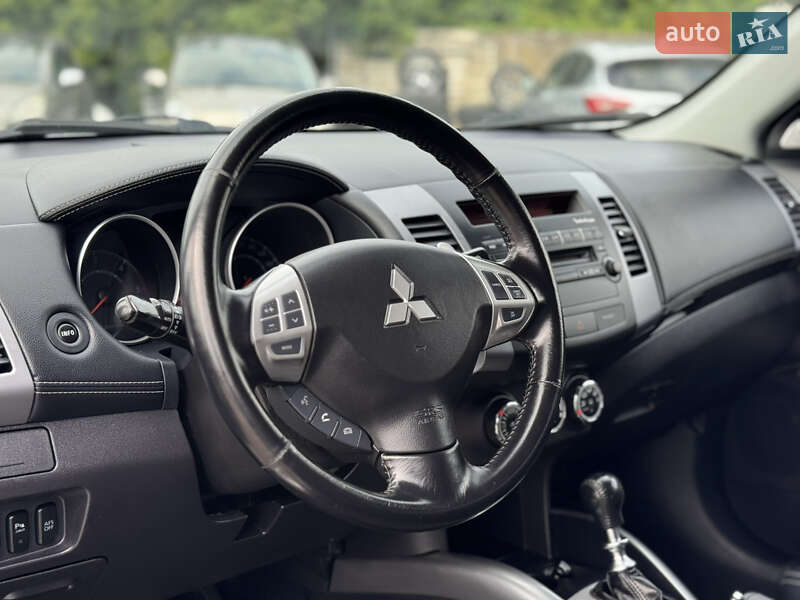 Внедорожник / Кроссовер Mitsubishi Outlander 2010 в Дубно