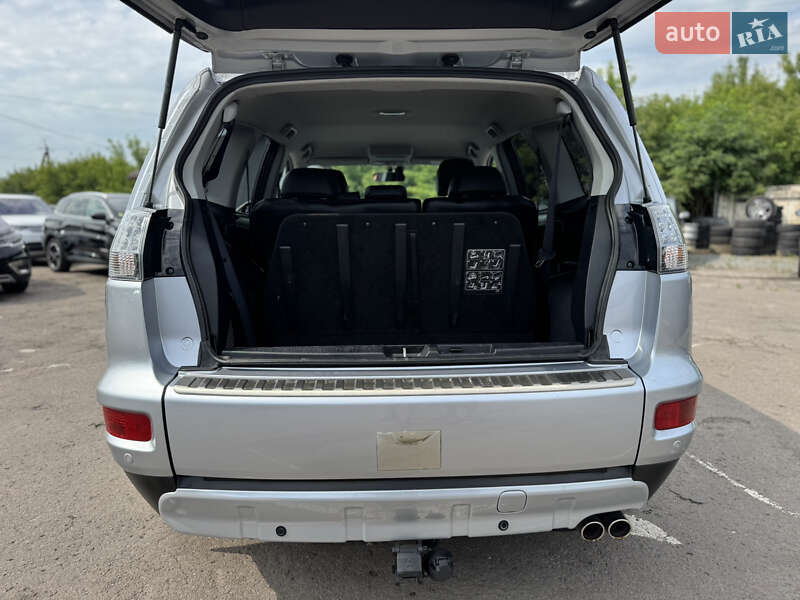Внедорожник / Кроссовер Mitsubishi Outlander 2010 в Дубно