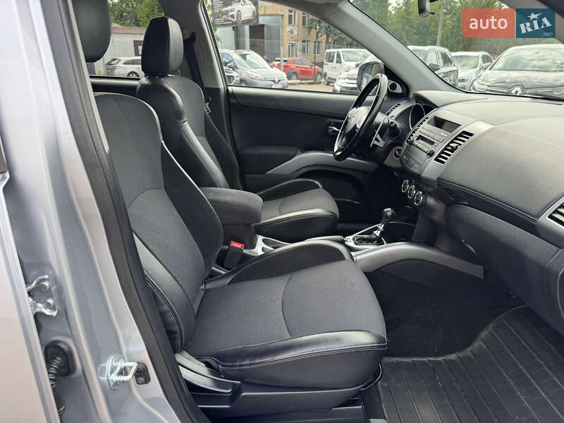 Внедорожник / Кроссовер Mitsubishi Outlander 2010 в Дубно