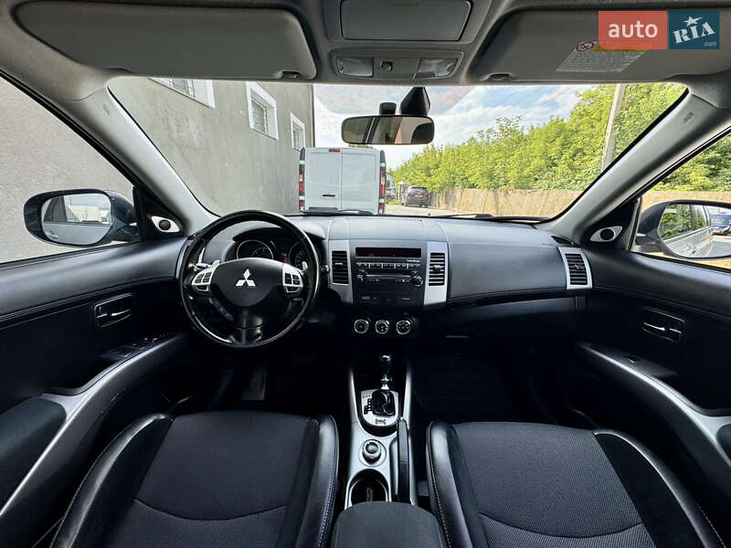 Внедорожник / Кроссовер Mitsubishi Outlander 2010 в Дубно