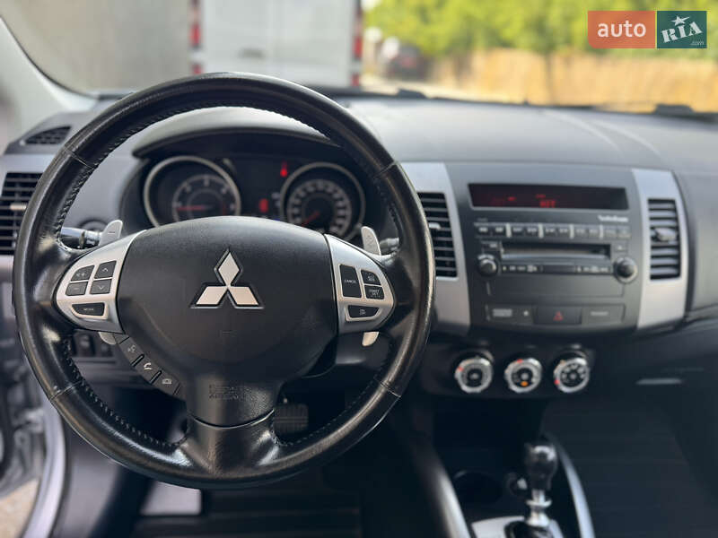 Внедорожник / Кроссовер Mitsubishi Outlander 2010 в Дубно