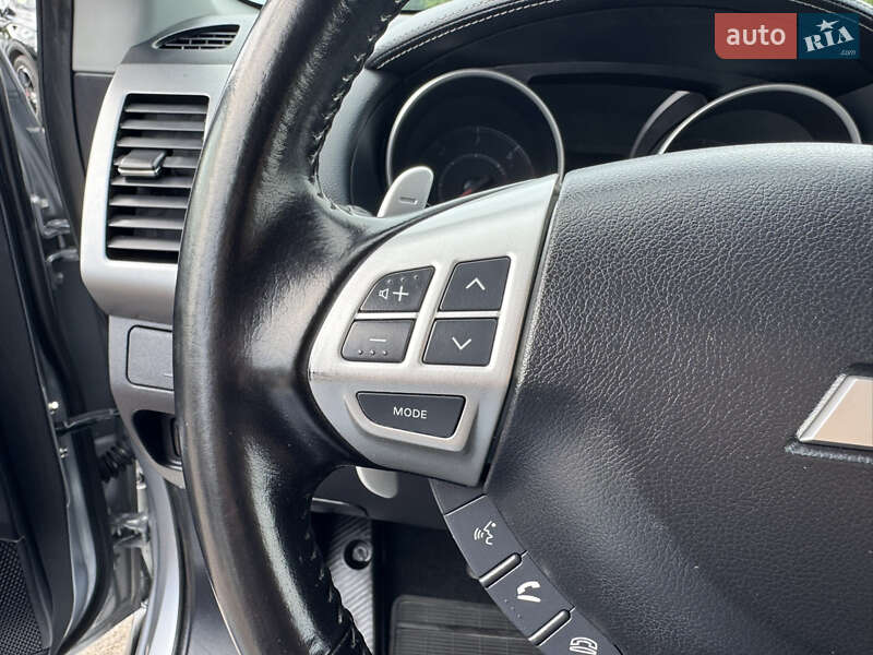 Внедорожник / Кроссовер Mitsubishi Outlander 2010 в Дубно