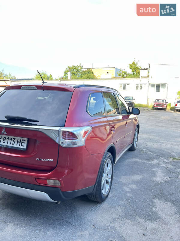 Позашляховик / Кросовер Mitsubishi Outlander 2014 в Житомирі
