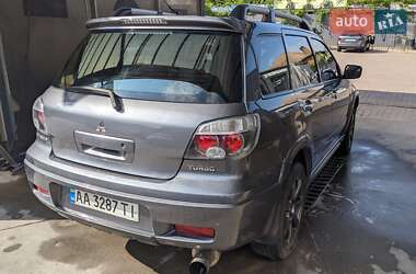 Внедорожник / Кроссовер Mitsubishi Outlander 2005 в  фото 6 Внедорожник / Кроссовер Mitsubishi Outlander 2005 в